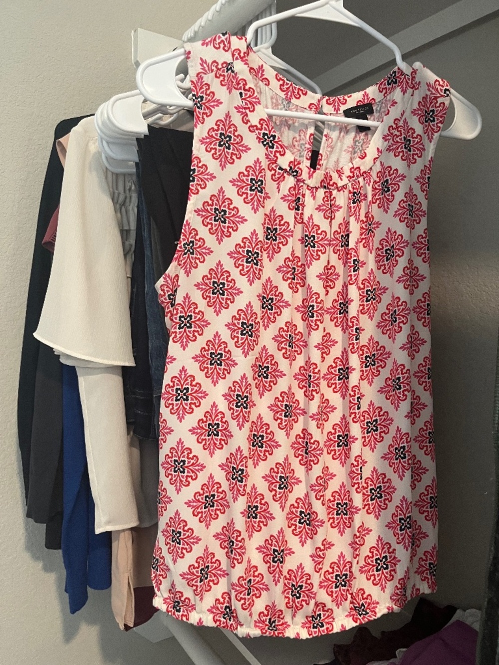 ANN TAYLOR Sleeveless Top
